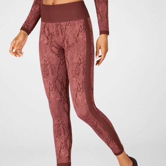 NWT Fabletics High Waisted Seamless Snakeskin 7/8 Leggings Size Small - Picture 1 of 12